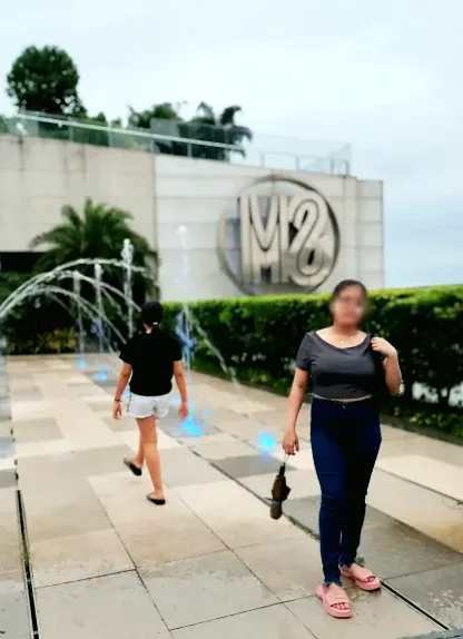 Agnes, 24