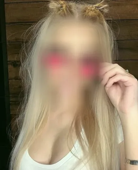 Amalie, 32