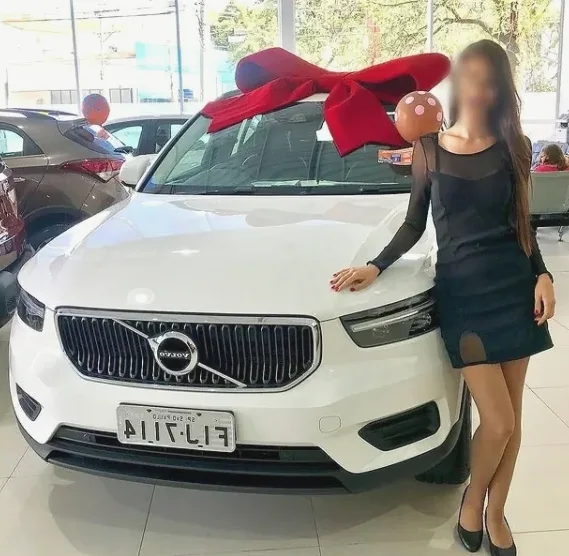 Amina, 38