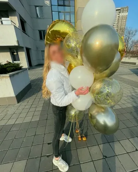 Amira, 32