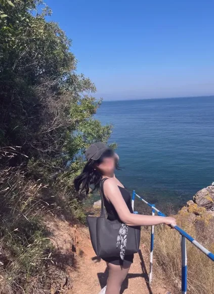 Andrea, 22