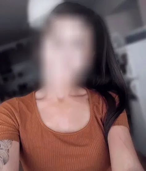 Anna, 32