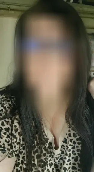 Caroline, 33