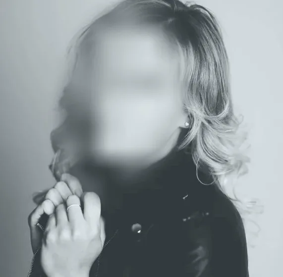 Ella, 33