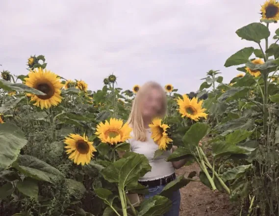 Emilie, 32