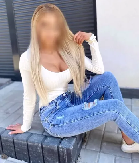Emma, 32