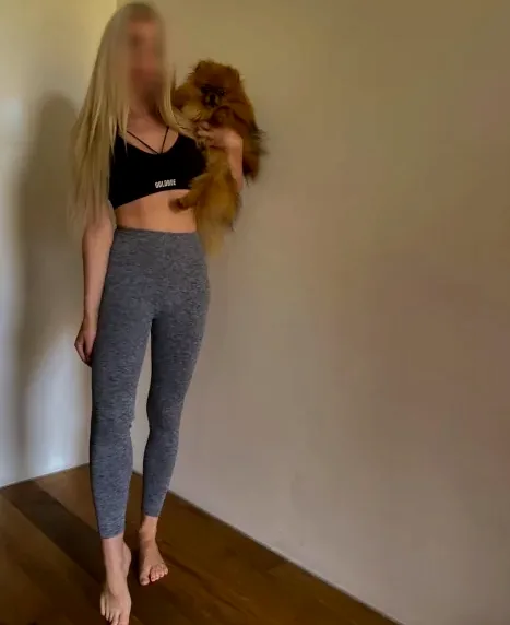 Nicoline, 24