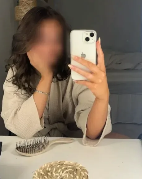 Zeynep, 20